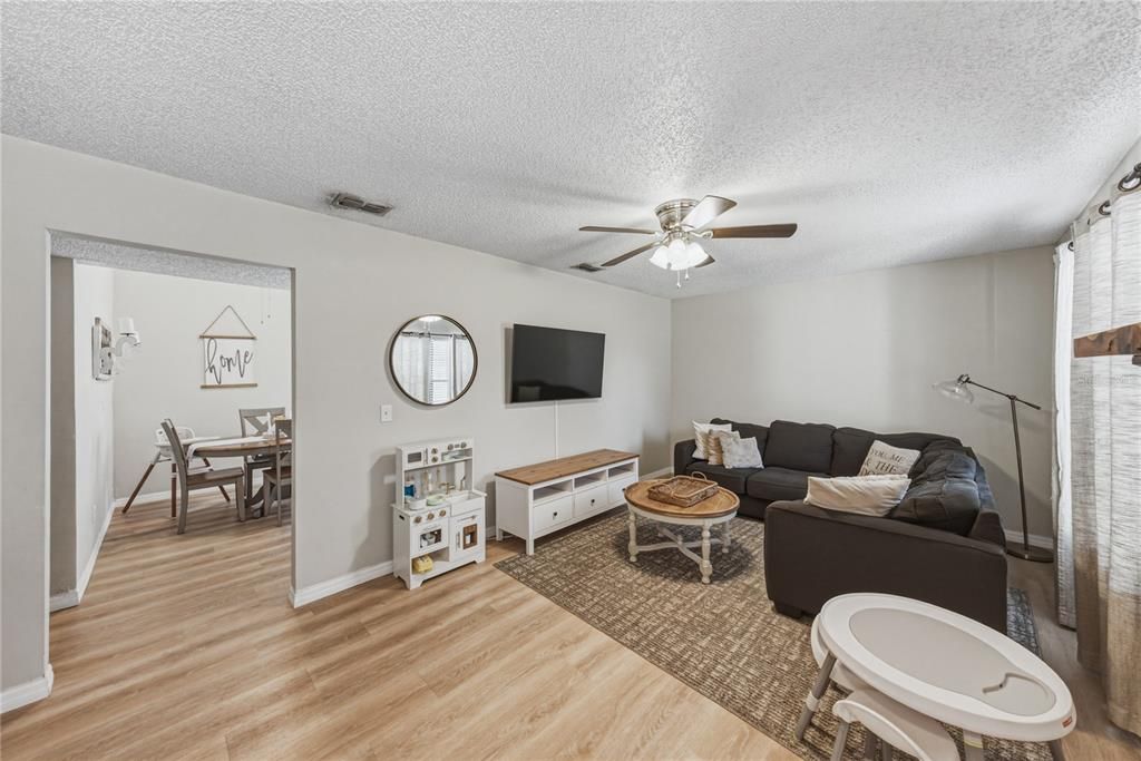 For Sale: $315,000 (3 beds, 2 baths, 1410 Square Feet)