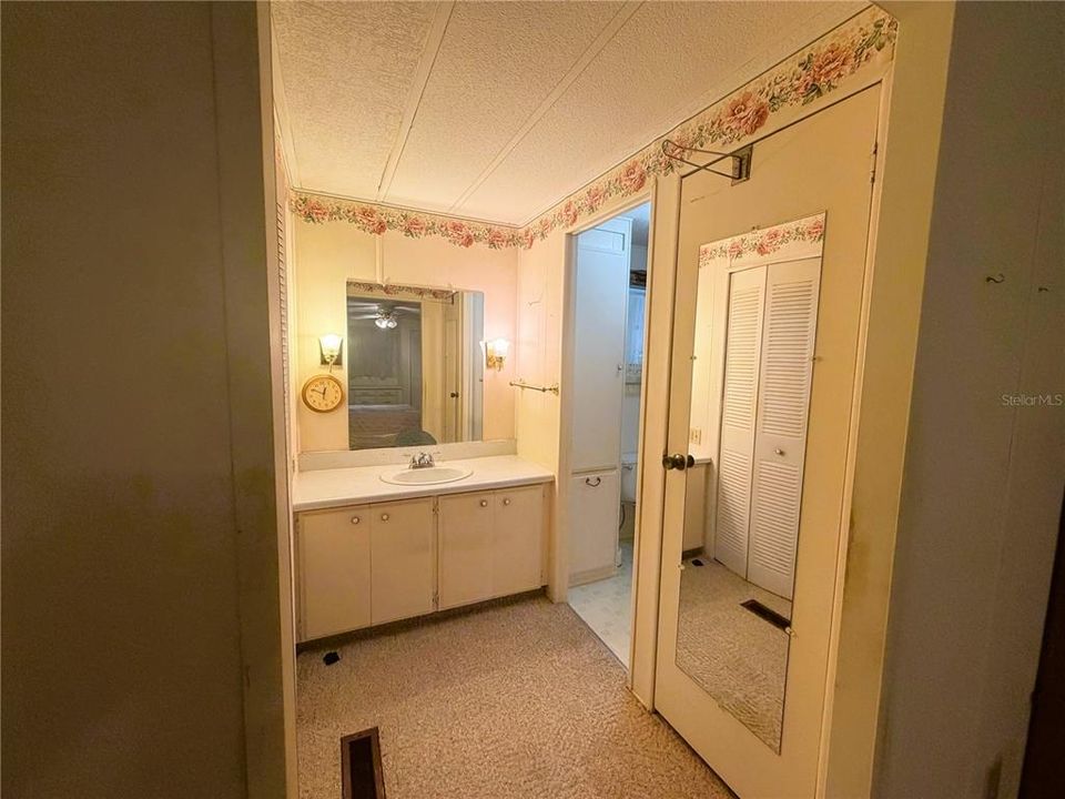На продажу: $65,000 (2 спален, 2 ванн, 1024 Квадратных фут)
