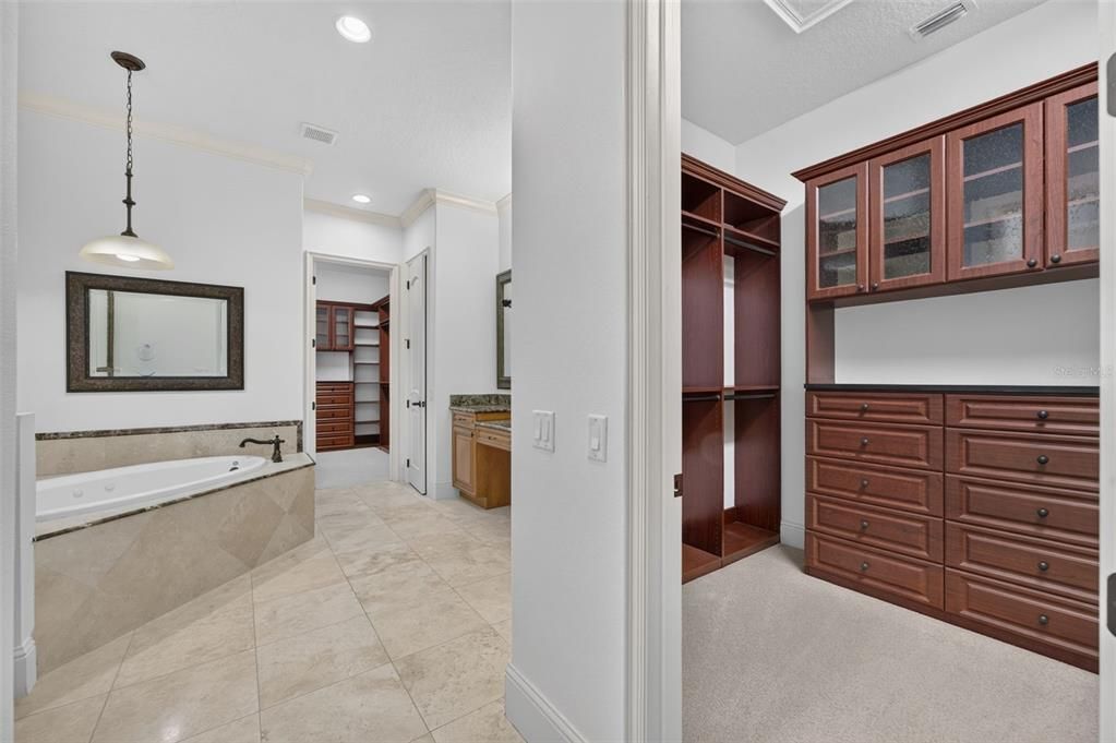 En Venta: $1,695,000 (4 camas, 4 baños, 3723 Pies cuadrados)