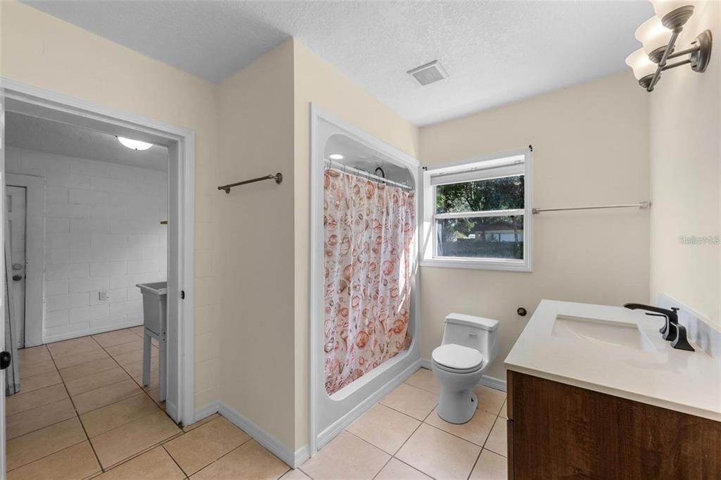 For Sale: $299,000 (3 beds, 2 baths, 1582 Square Feet)