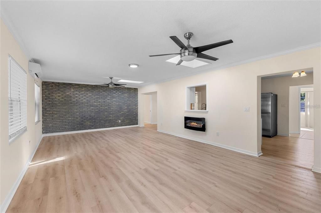 For Sale: $299,000 (3 beds, 2 baths, 1582 Square Feet)