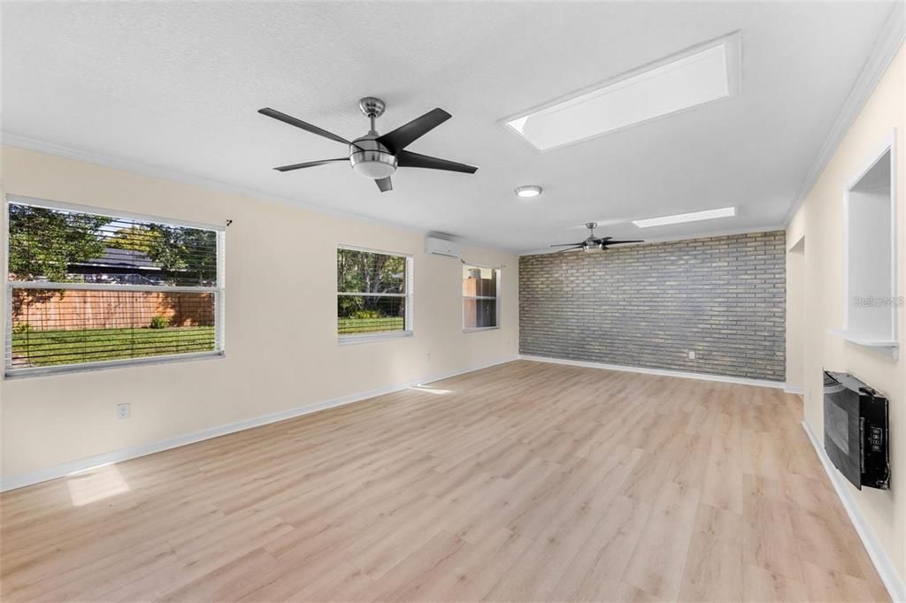 For Sale: $299,000 (3 beds, 2 baths, 1582 Square Feet)