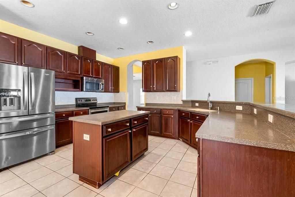 For Sale: $419,000 (4 beds, 3 baths, 3005 Square Feet)