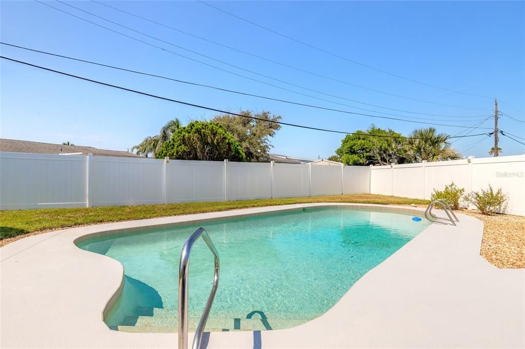 For Sale: $374,900 (2 beds, 1 baths, 970 Square Feet)