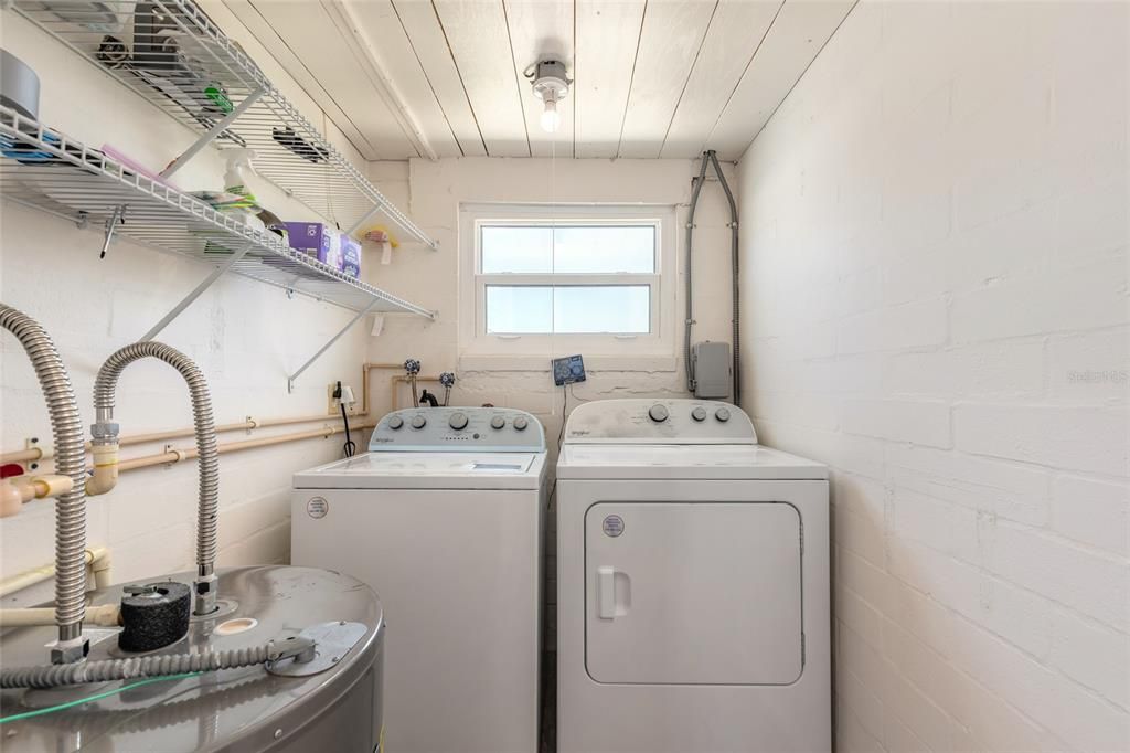 For Sale: $374,900 (2 beds, 1 baths, 970 Square Feet)