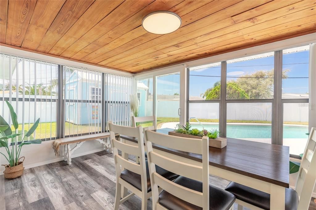 For Sale: $374,900 (2 beds, 1 baths, 970 Square Feet)