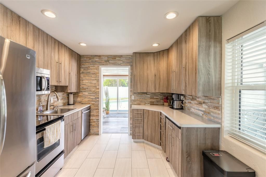For Sale: $374,900 (2 beds, 1 baths, 970 Square Feet)