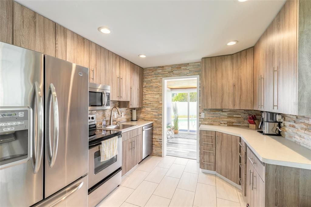 For Sale: $374,900 (2 beds, 1 baths, 970 Square Feet)