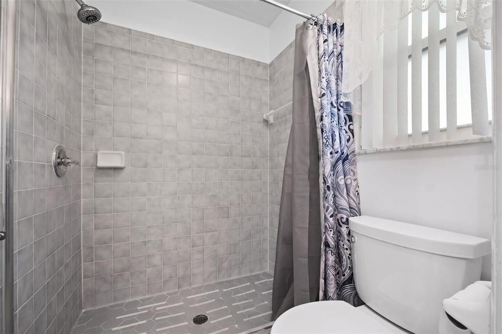 На продажу: $249,900 (2 спален, 2 ванн, 1567 Квадратных фут)