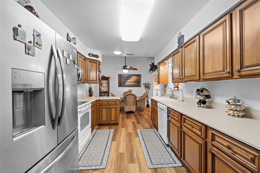 На продажу: $249,900 (2 спален, 2 ванн, 1567 Квадратных фут)