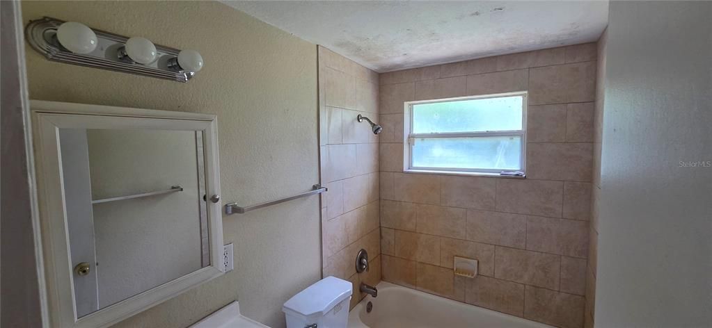 En Venta: $172,500 (3 camas, 2 baños, 1200 Pies cuadrados)