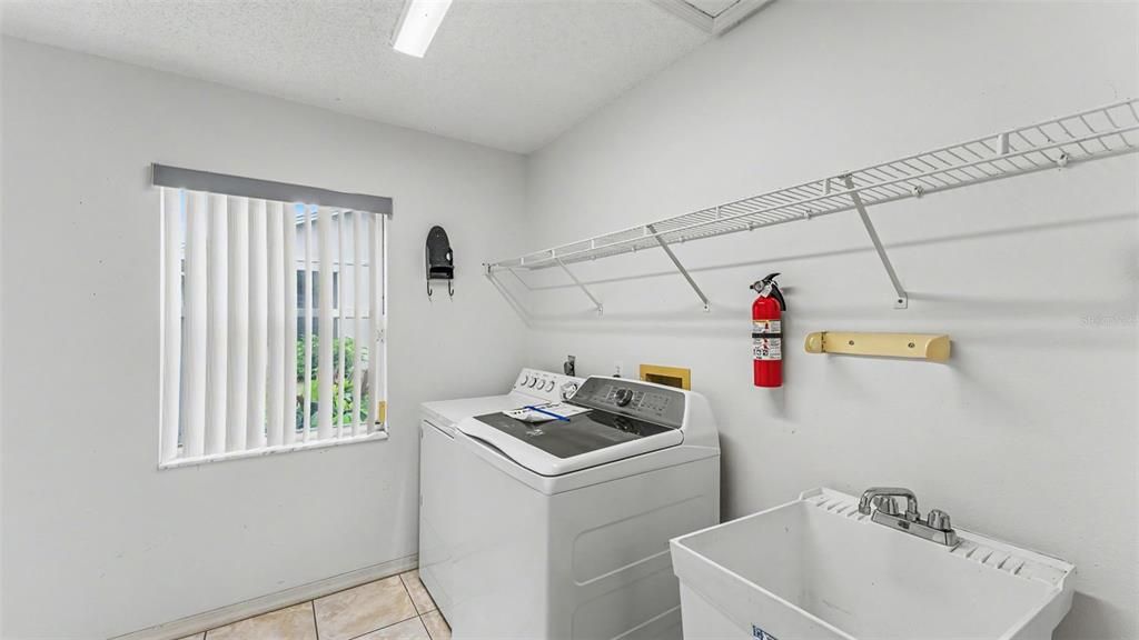 На продажу: $399,000 (3 спален, 2 ванн, 2272 Квадратных фут)