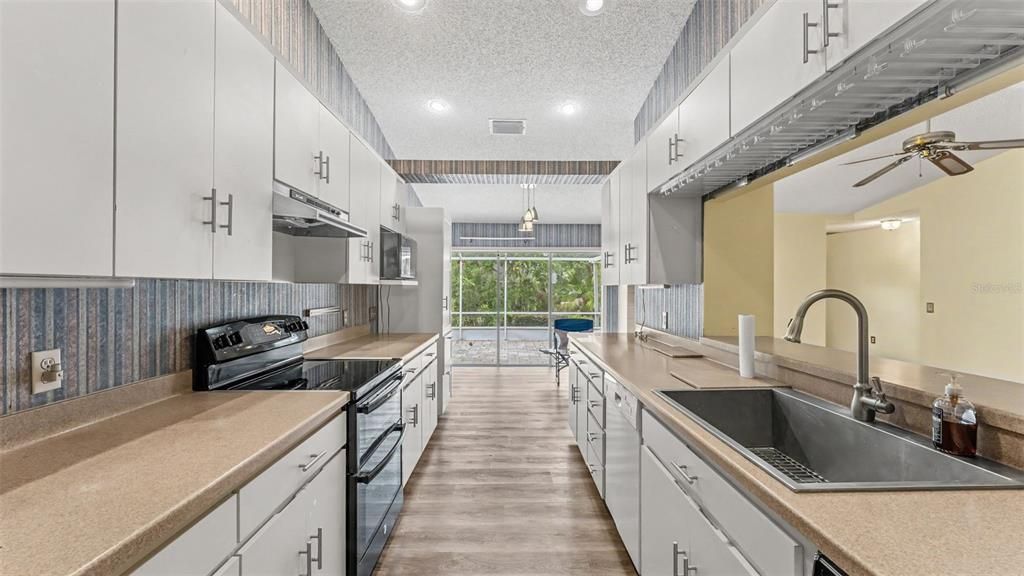 На продажу: $399,000 (3 спален, 2 ванн, 2272 Квадратных фут)
