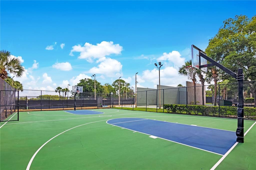 Activo con contrato: $825,000 (4 camas, 3 baños, 2650 Pies cuadrados)