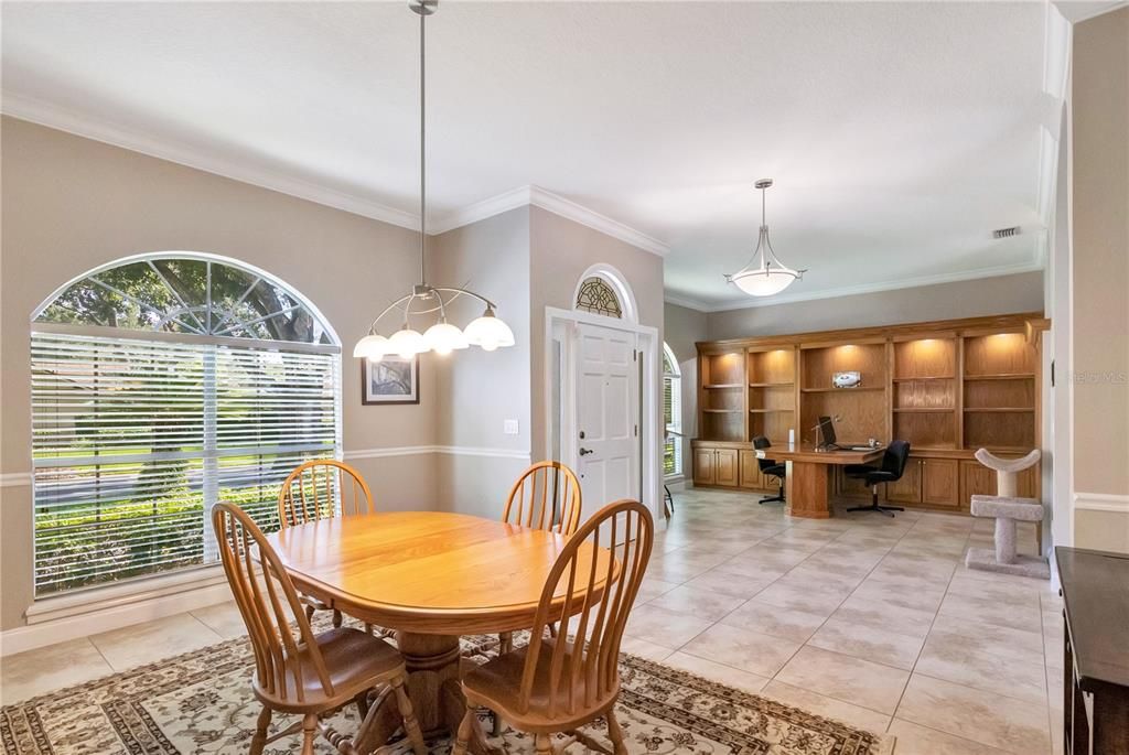 Activo con contrato: $825,000 (4 camas, 3 baños, 2650 Pies cuadrados)