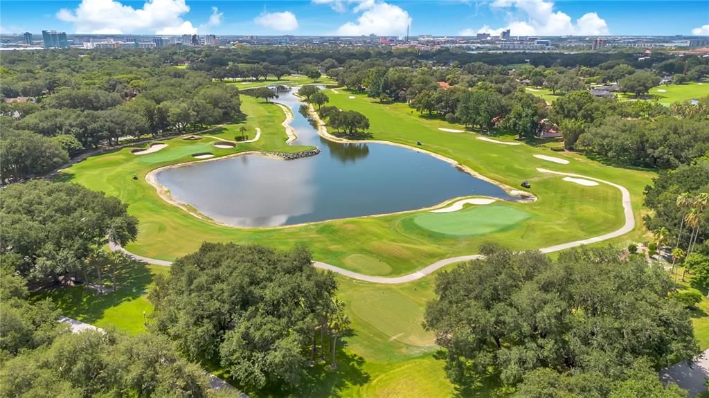 Activo con contrato: $825,000 (4 camas, 3 baños, 2650 Pies cuadrados)