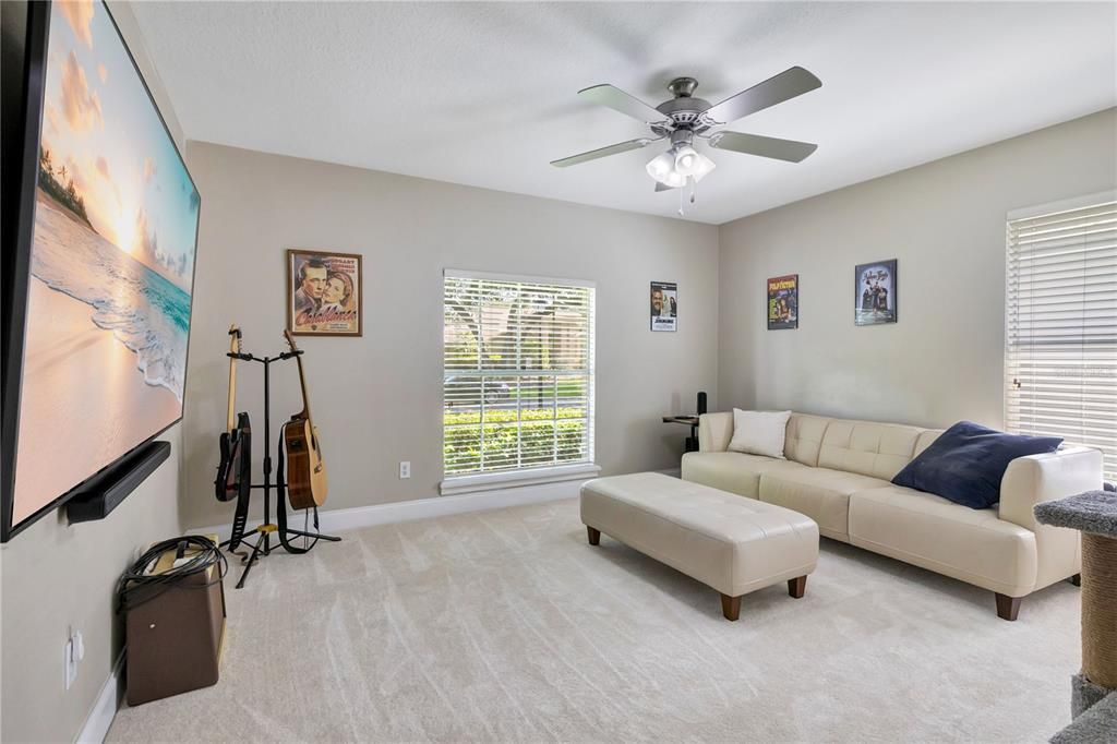 Activo con contrato: $825,000 (4 camas, 3 baños, 2650 Pies cuadrados)