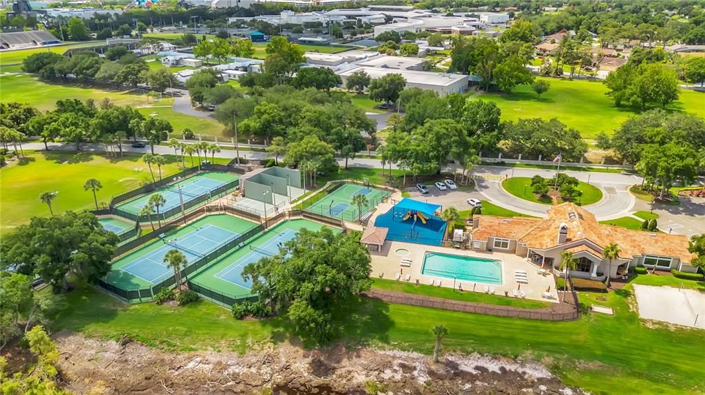 Activo con contrato: $825,000 (4 camas, 3 baños, 2650 Pies cuadrados)