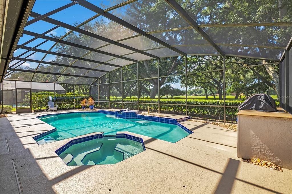 Activo con contrato: $825,000 (4 camas, 3 baños, 2650 Pies cuadrados)