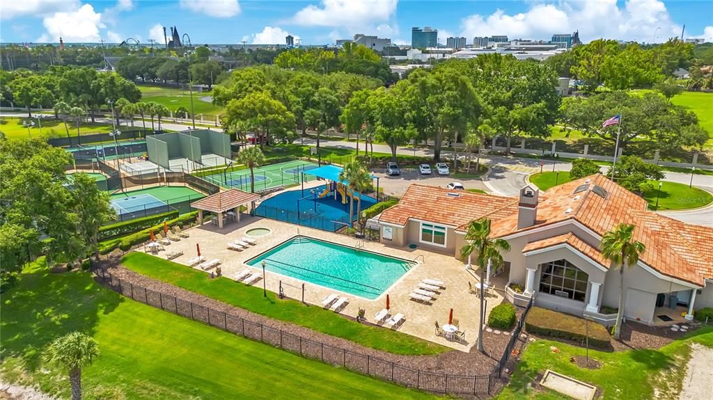 Activo con contrato: $825,000 (4 camas, 3 baños, 2650 Pies cuadrados)