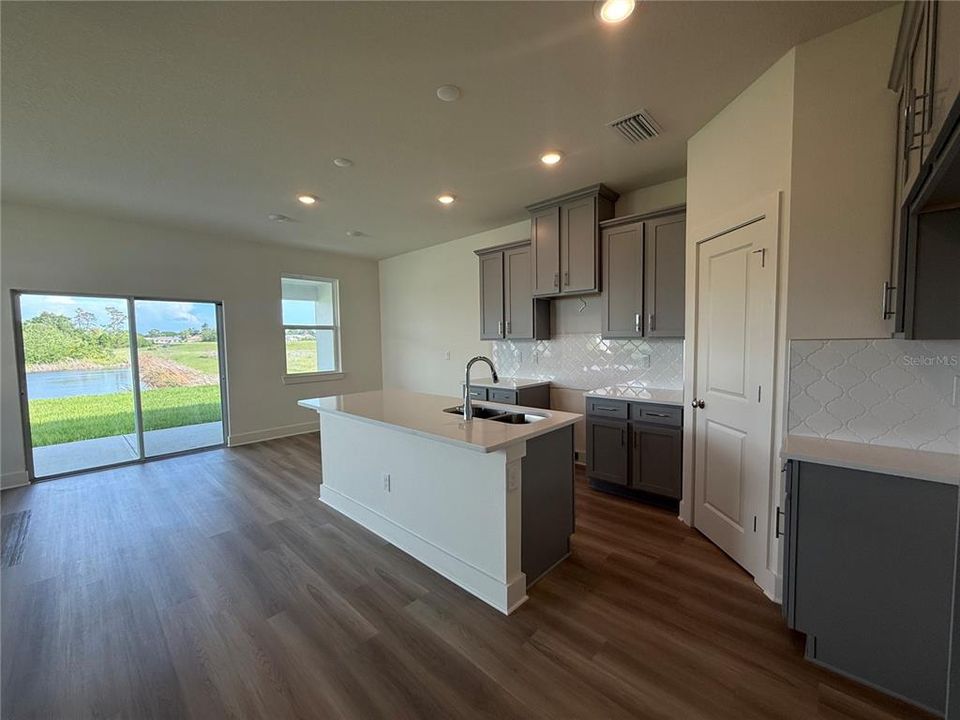 For Sale: $275,000 (3 beds, 2 baths, 1789 Square Feet)