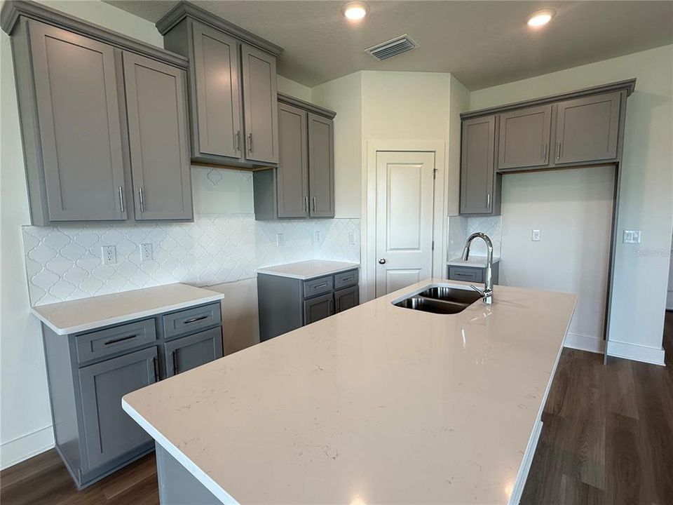 For Sale: $275,000 (3 beds, 2 baths, 1789 Square Feet)