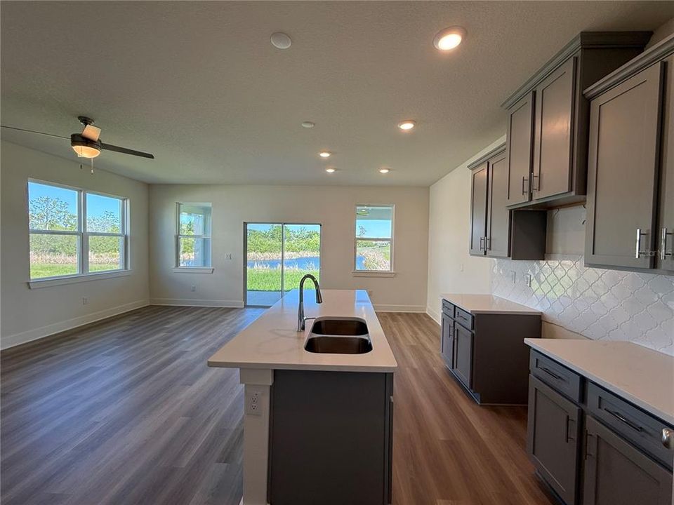 For Sale: $275,000 (3 beds, 2 baths, 1789 Square Feet)