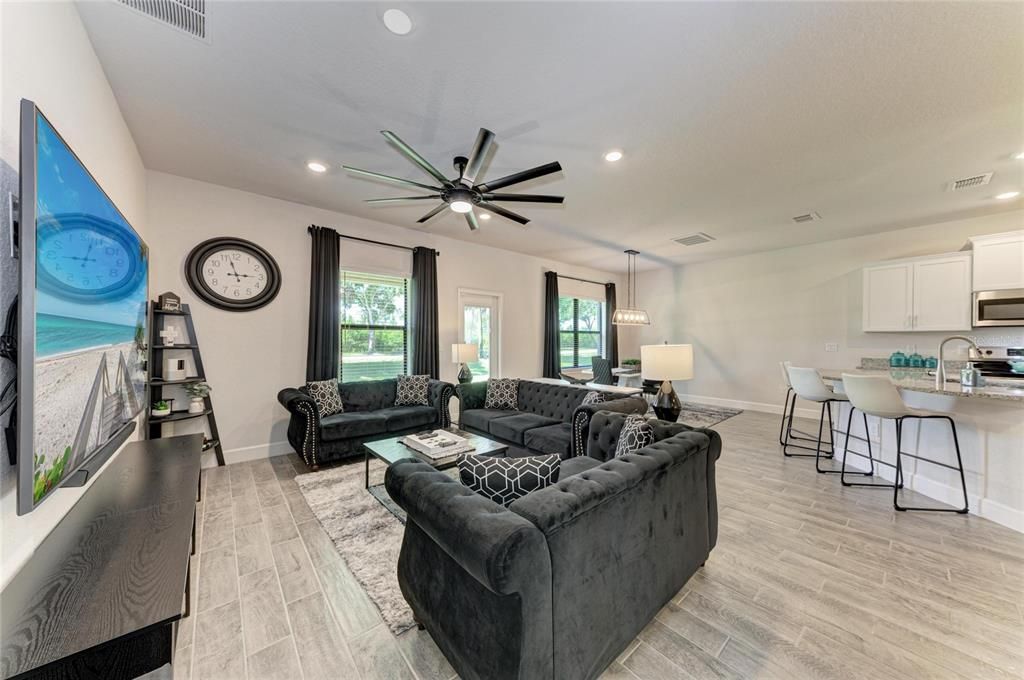For Sale: $500,000 (5 beds, 3 baths, 2705 Square Feet)