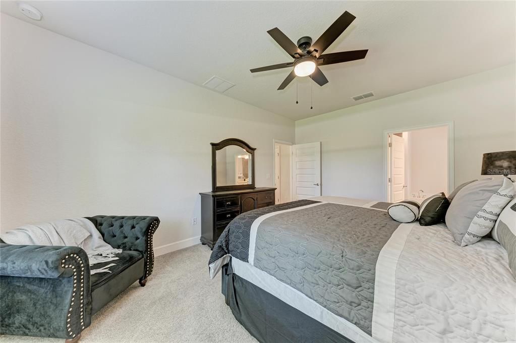 For Sale: $500,000 (5 beds, 3 baths, 2705 Square Feet)