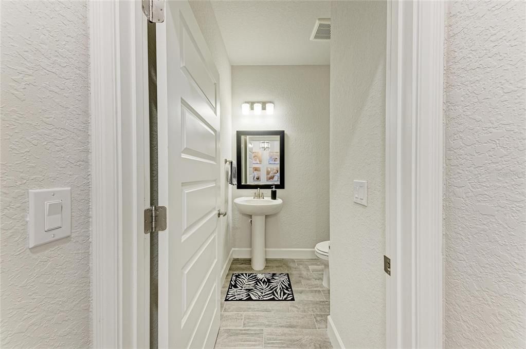 For Sale: $500,000 (5 beds, 3 baths, 2705 Square Feet)
