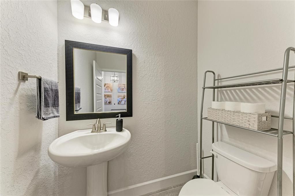 For Sale: $500,000 (5 beds, 3 baths, 2705 Square Feet)