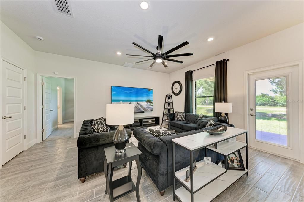 For Sale: $500,000 (5 beds, 3 baths, 2705 Square Feet)