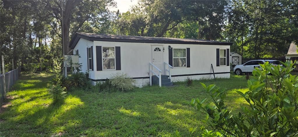 For Sale: $129,900 (3 beds, 2 baths, 864 Square Feet)