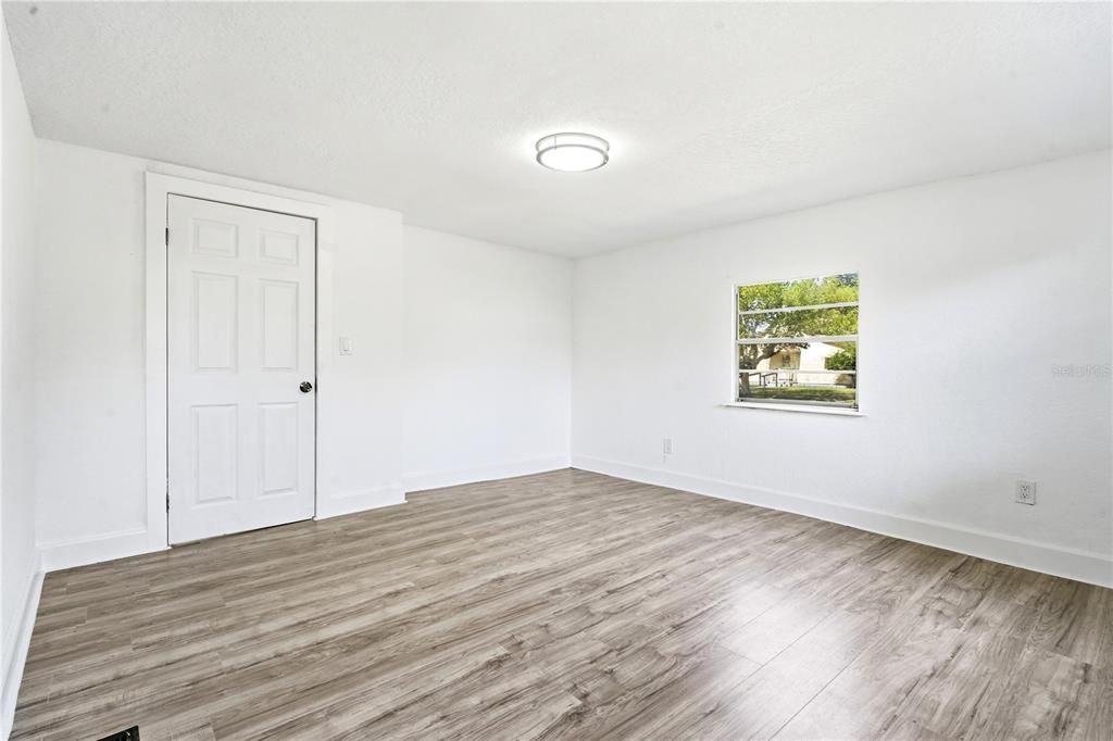 For Sale: $299,000 (2 beds, 1 baths, 1095 Square Feet)