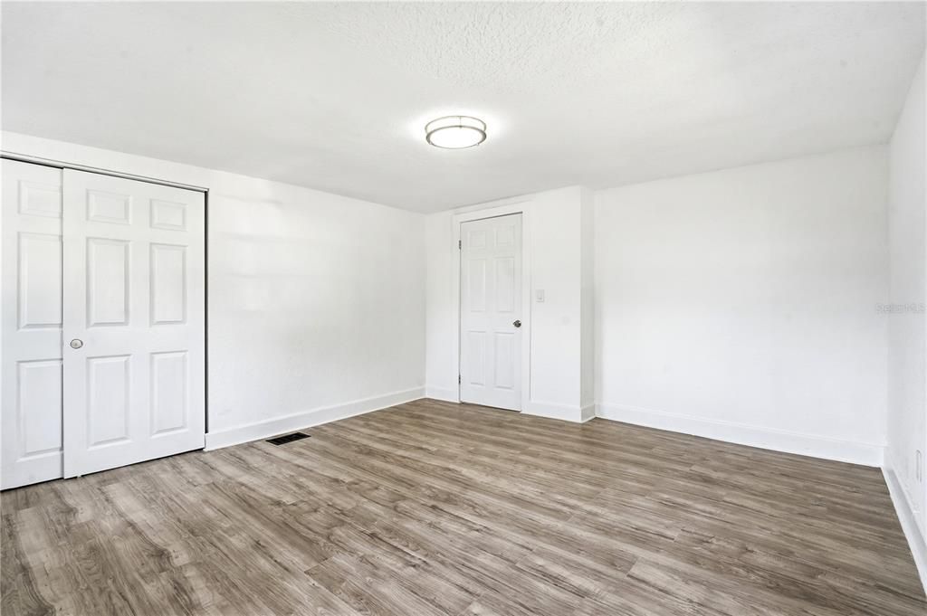 For Sale: $299,000 (2 beds, 1 baths, 1095 Square Feet)