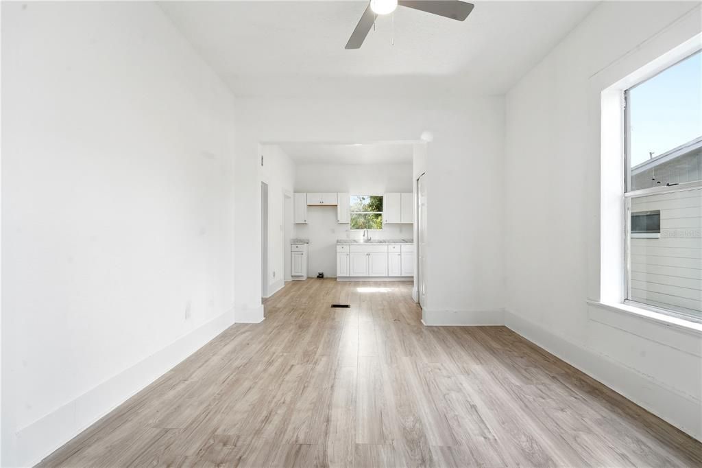For Sale: $299,000 (2 beds, 1 baths, 1095 Square Feet)