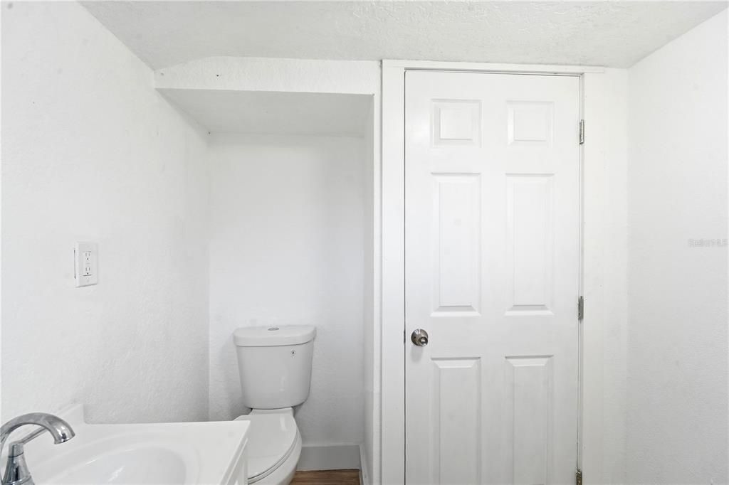 For Sale: $299,000 (2 beds, 1 baths, 1095 Square Feet)