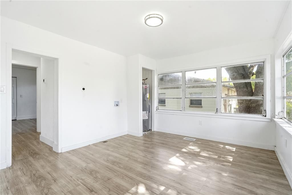 For Sale: $299,000 (2 beds, 1 baths, 1095 Square Feet)