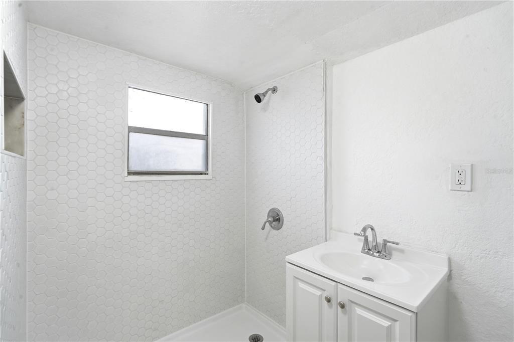 For Sale: $299,000 (2 beds, 1 baths, 1095 Square Feet)