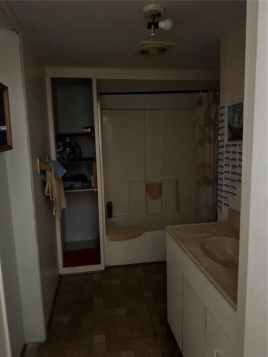 На продажу: $69,000 (3 спален, 1 ванн, 960 Квадратных фут)