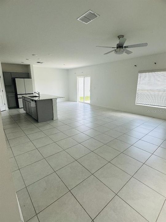 На продажу: $360,000 (4 спален, 2 ванн, 1870 Квадратных фут)