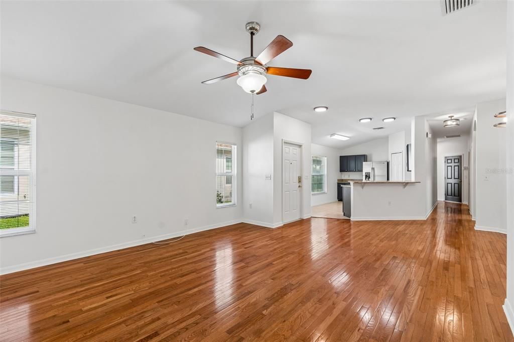 For Sale: $245,000 (3 beds, 2 baths, 1492 Square Feet)