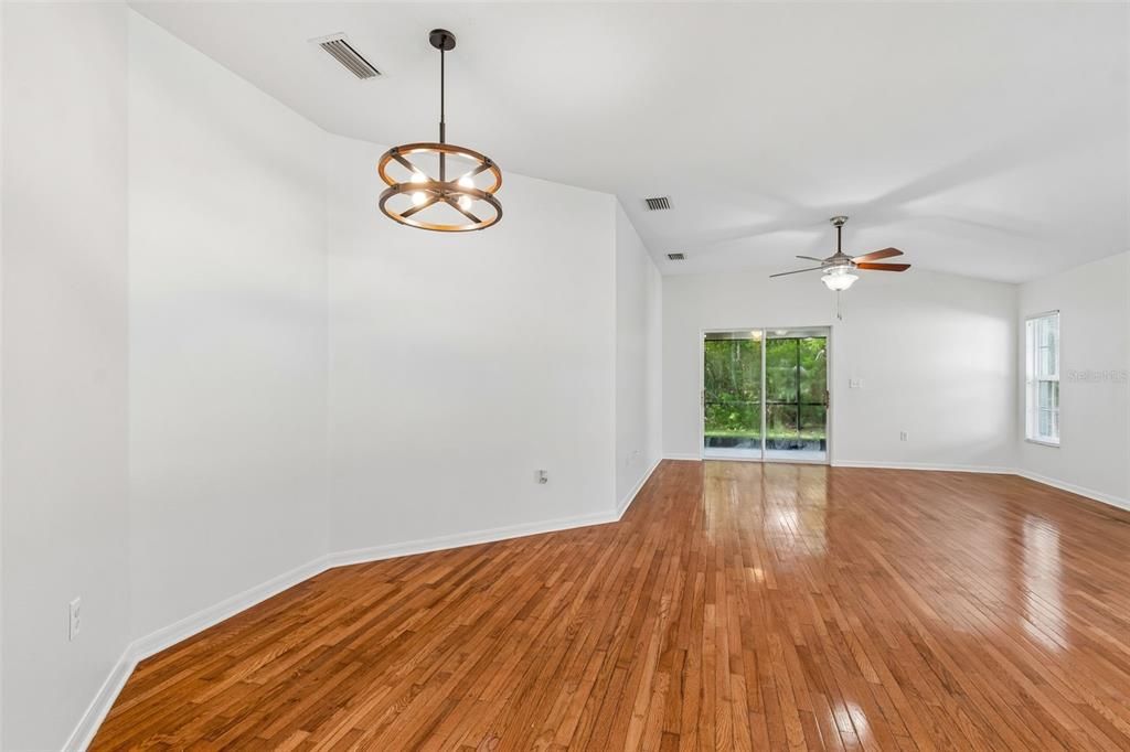 For Sale: $245,000 (3 beds, 2 baths, 1492 Square Feet)