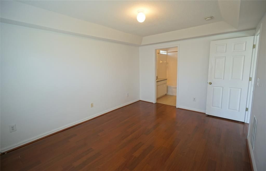 В аренду: $2,300 (4 спален, 2 ванн, 1445 Квадратных фут)