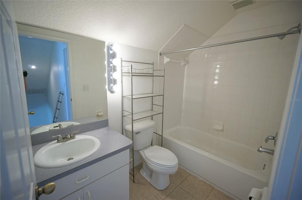 В аренду: $2,300 (4 спален, 2 ванн, 1445 Квадратных фут)