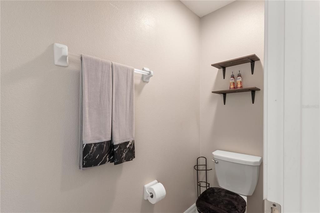 En Venta: $330,000 (4 camas, 2 baños, 1810 Pies cuadrados)