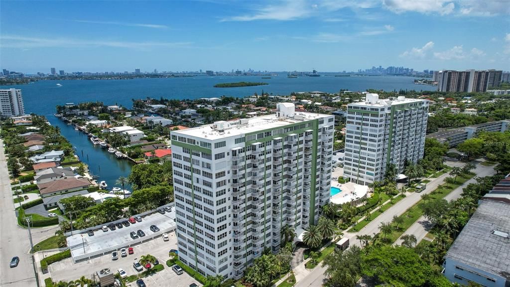 For Sale: $299,999 (2 beds, 2 baths, 1304 Square Feet)