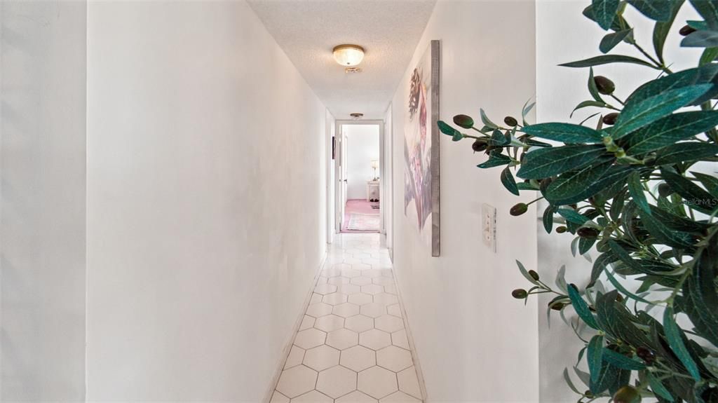 For Sale: $299,999 (2 beds, 2 baths, 1304 Square Feet)