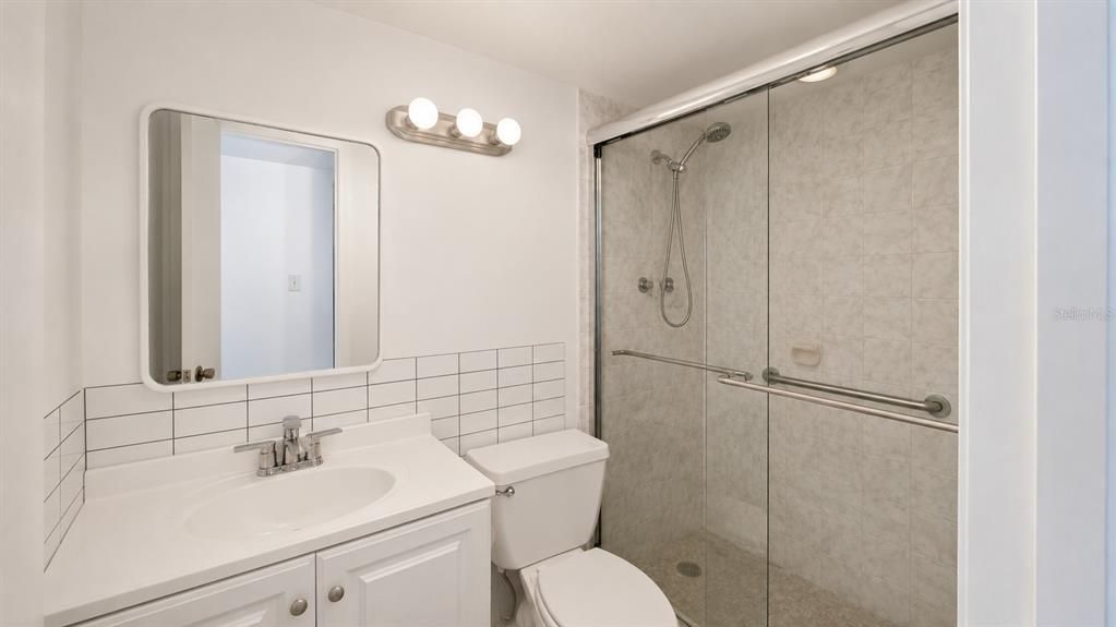For Sale: $299,999 (2 beds, 2 baths, 1304 Square Feet)
