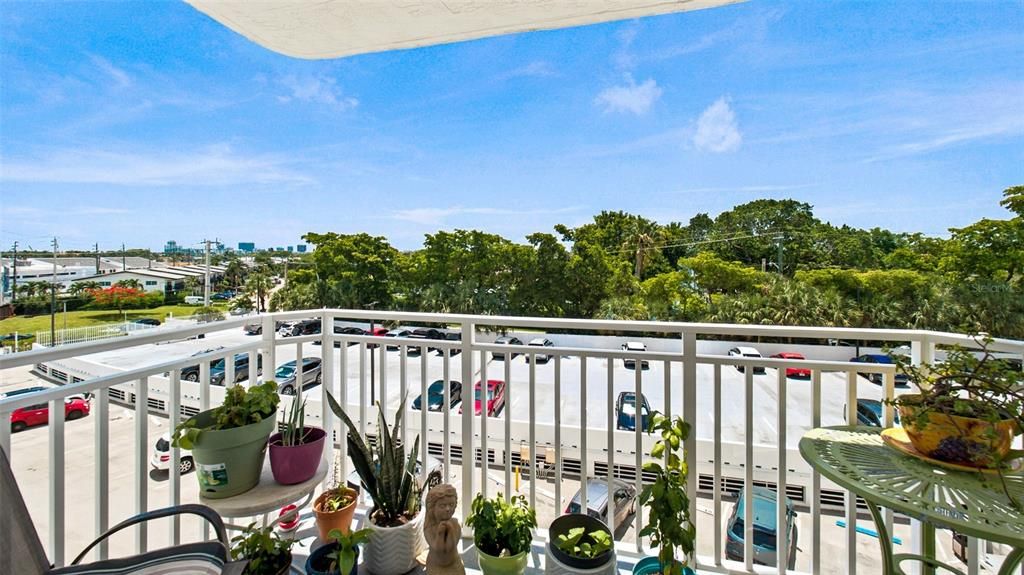For Sale: $299,999 (2 beds, 2 baths, 1304 Square Feet)